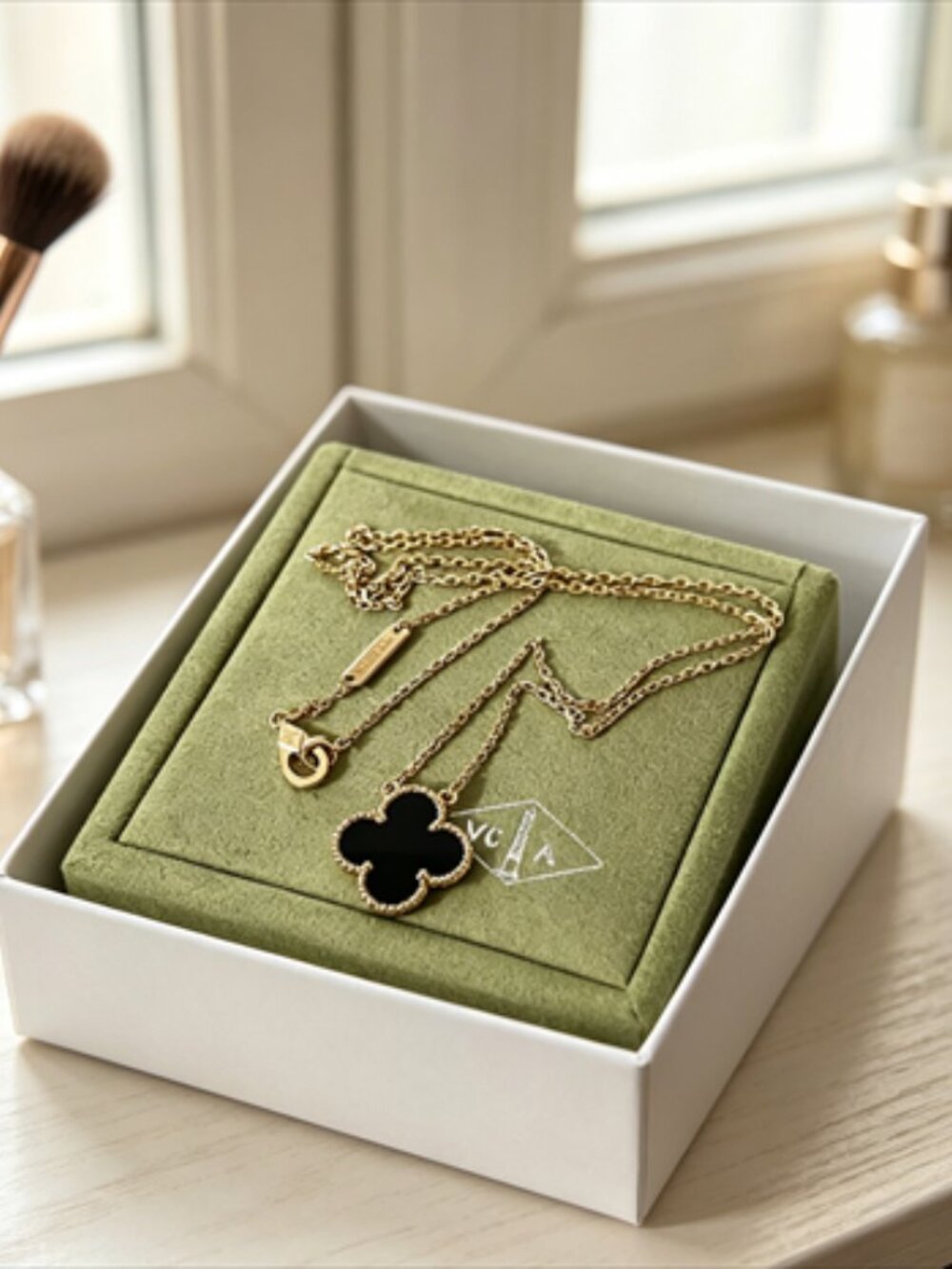 ⋆Van Cleef & Arpels Black Necklace⋆